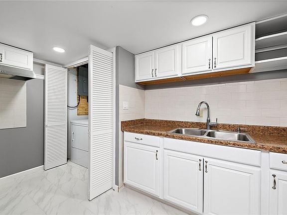 5th image of 328 Belmont Blvd