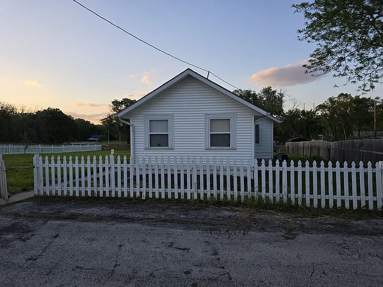 929 E Blue Ridge Blvd — Photo 34