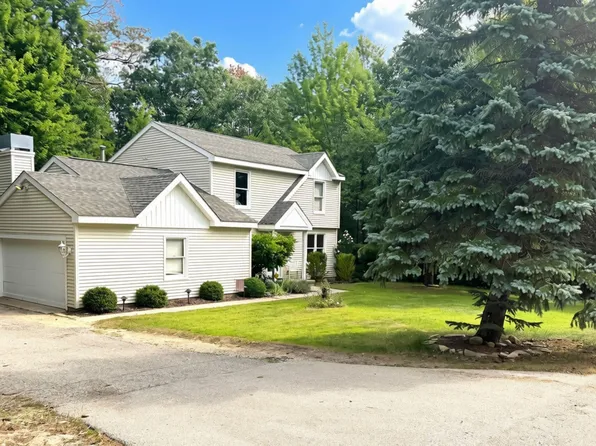 3419 N Timberwood Dr, Traverse City, MI 49686