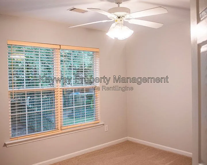 242 Stonington Dr — Photo 28