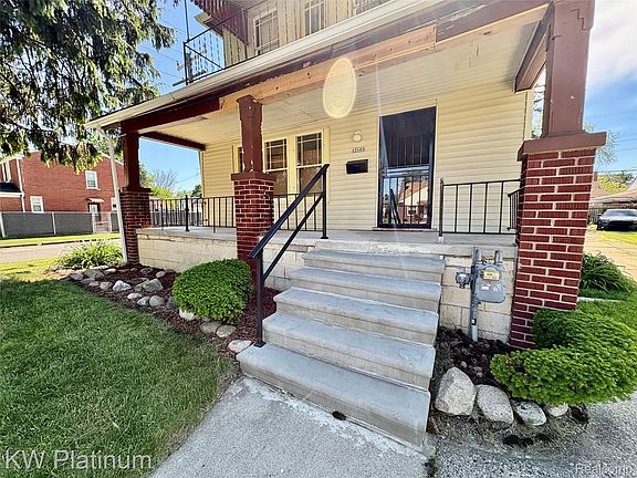 3rd image of 15803 Biltmore St