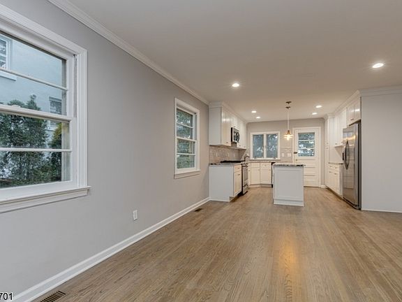 5th image of 14 Roosevelt St