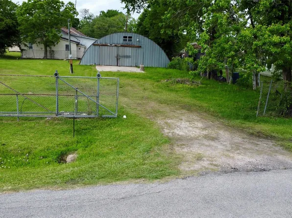400 Dreamland Ave, Crosby, TX 77532
