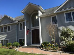 3 Bayview Ter, Hampton Bays, NY 11946