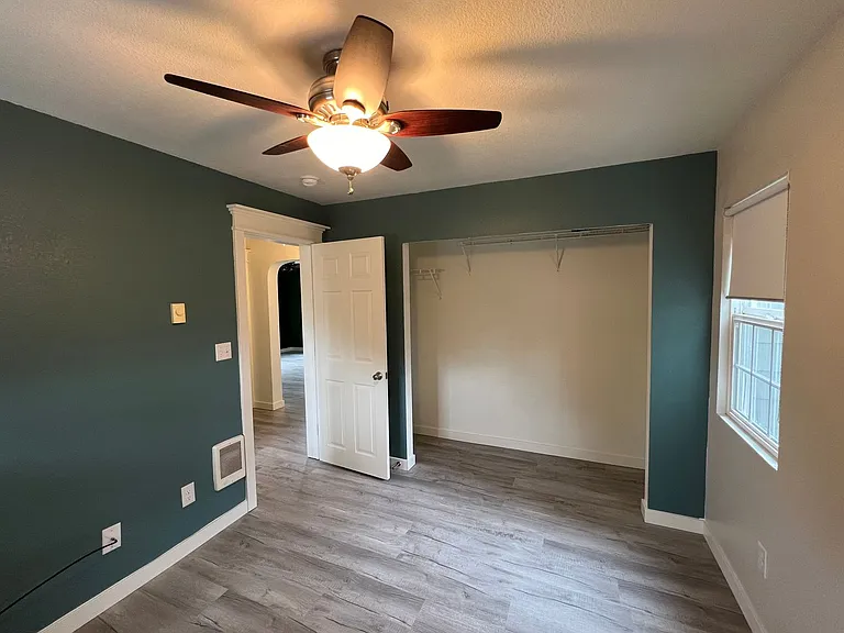 2231 E Wright Ave — Photo 10