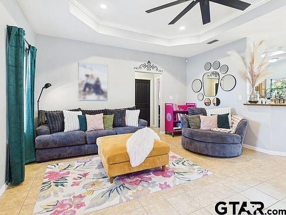 4th image of 1675 Meadowview St