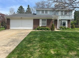 2626 Gemini Dr, Lake Orion, MI 48360