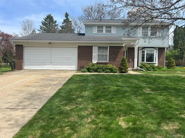 2626 Gemini Dr, Lake Orion, MI 48360