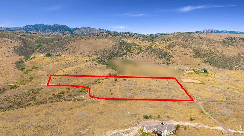 5561 Hidden Springs