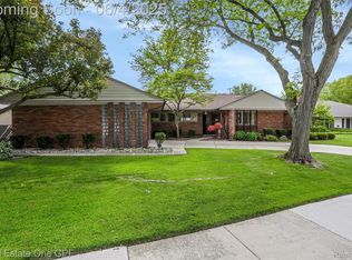 439 Barclay Rd, Grosse Pointe Farms, MI 48236