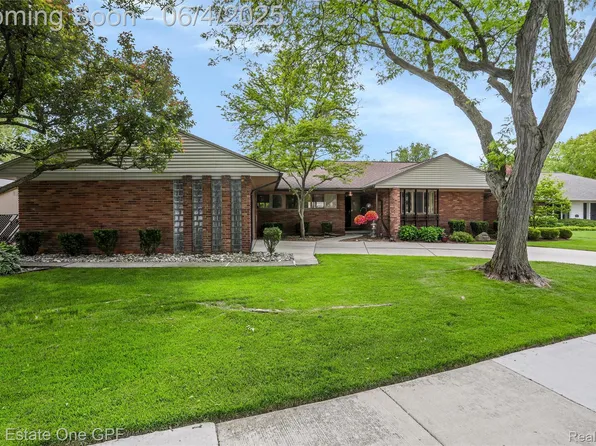 439 Barclay Rd, Grosse Pointe Farms, MI 48236