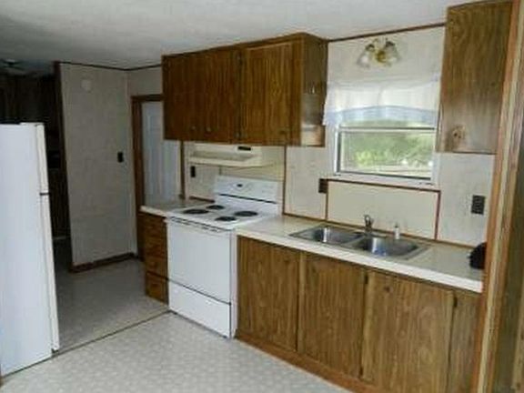 2nd image of 114 Goddard Ln