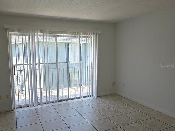 4th image of 921 W Oak Ridge Rd APT C