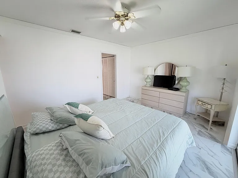 62 Easthampton C — Photo 15