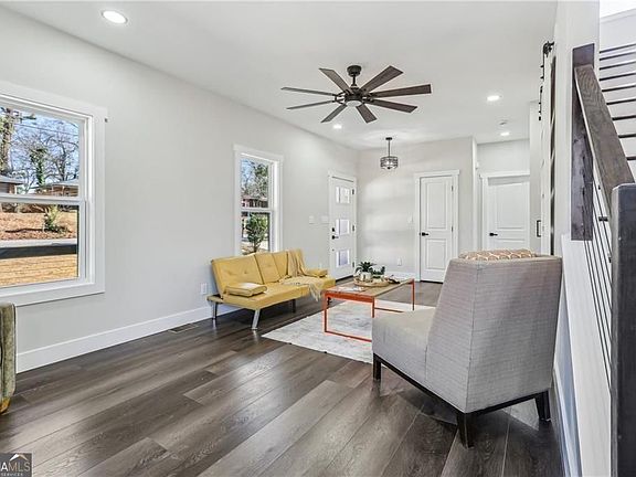 5th image of 665 Ferris St SW