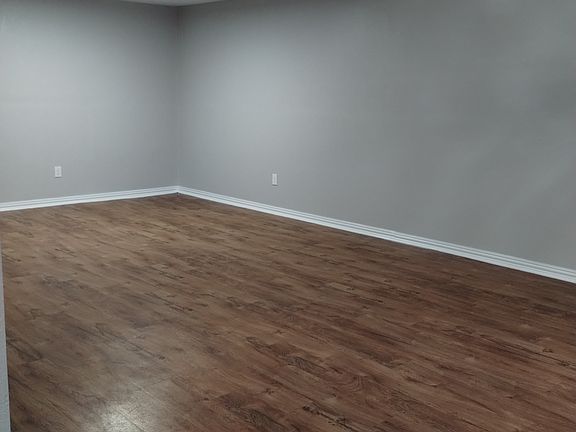 huge spacoiuse living area and dinning