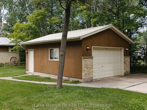 3rd image of 311 Maple St