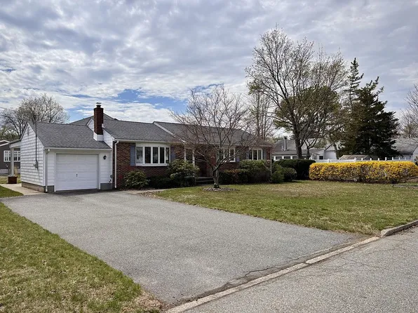 35 Garden Pl, Pompton Plains, NJ 07444