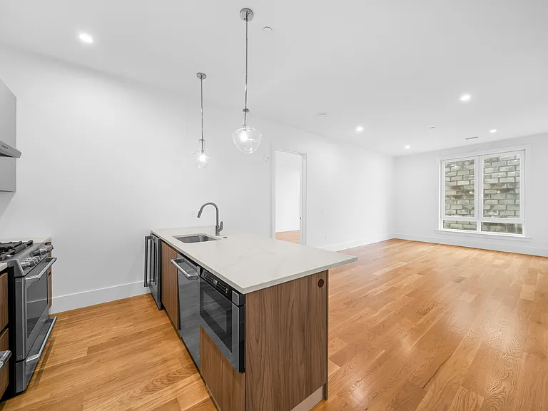 Residencies at 218-220 Old Colony Avenue — Photo 19