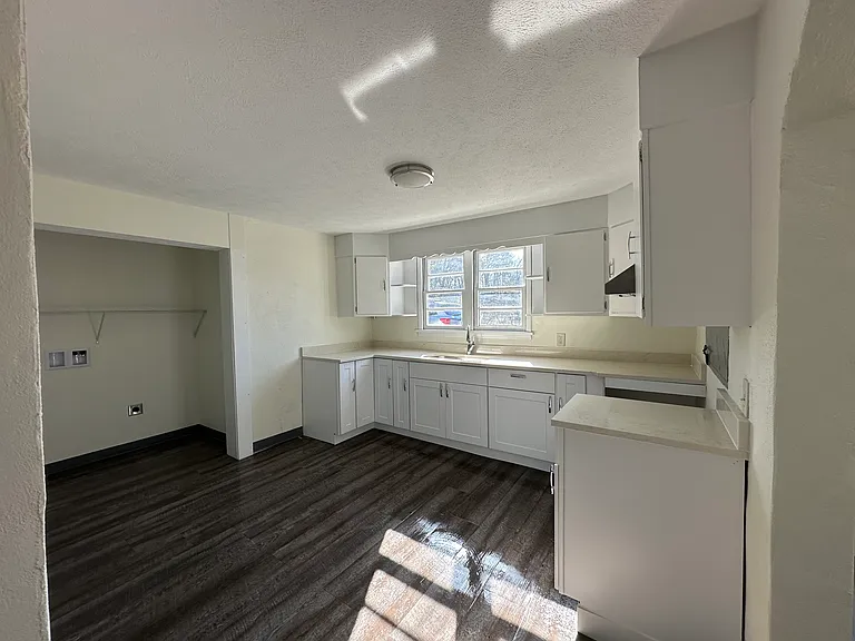 Basement Apartment Kitchen / laundry space