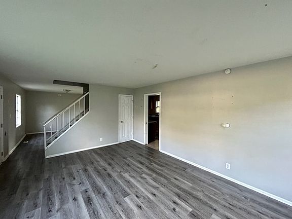 4th image of 8325 Aspen Ct