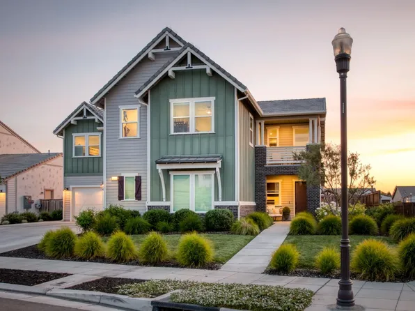 1736 N Renn Ave, Clovis, CA 93619