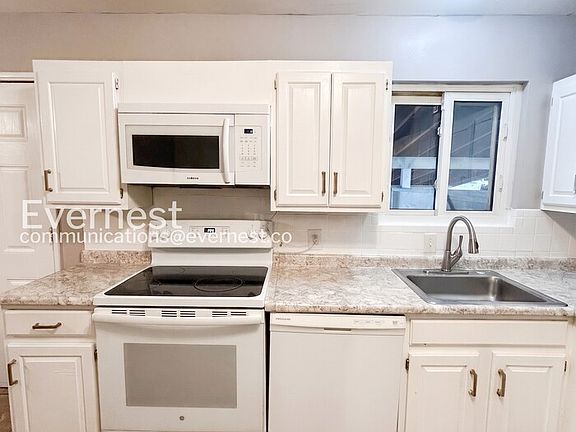 3rd image of 560 Jamaica Pl
