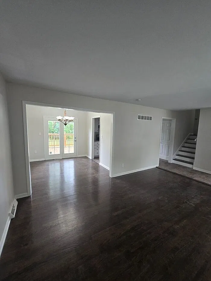 4 bed, 2.0 bath, 1688 sqft, $2,045 — Photo 2