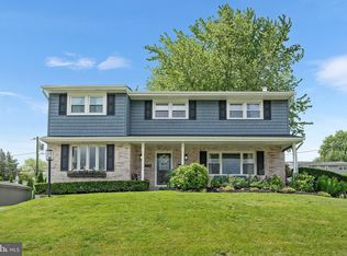 428 Hampshire Dr, Broomall, PA 19008