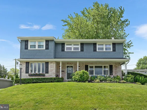 428 Hampshire Dr, Broomall, PA 19008