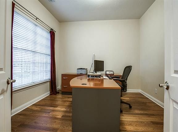 4th image of 4433 Creekbend Cir