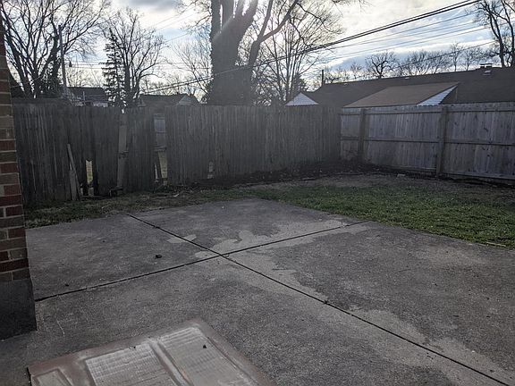 3rd image of 1725 Benson Dr