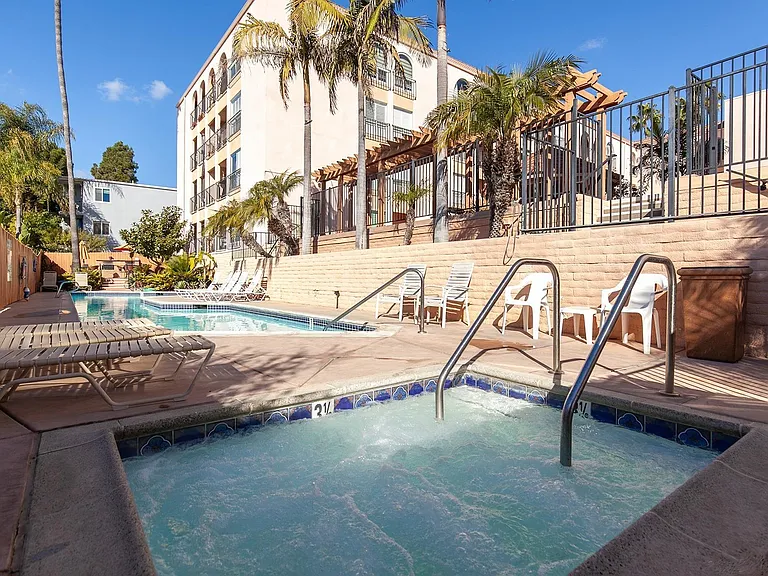 Shared Pool & Spa