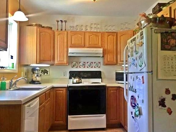 Kitchen (open concept Living rm dinning rm, kitchen)