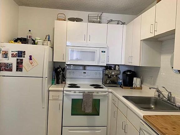 2nd image of 1212 N Lasalle St #1707