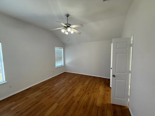 3912 Silver Springs Dr — Photo 3