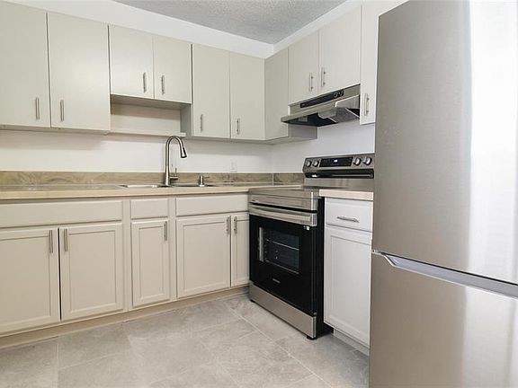 3rd image of 2509 OAK PARK WAY #115