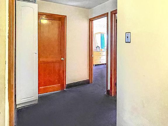 4th image of 1579 Devereaux Ave