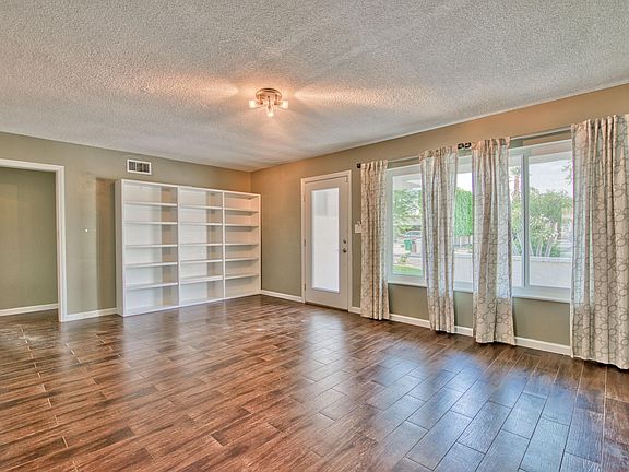 3rd image of 69931 Papaya Ln