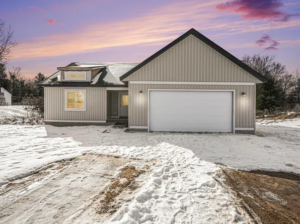 5057 N Point Dr, Pierson, MI 49339