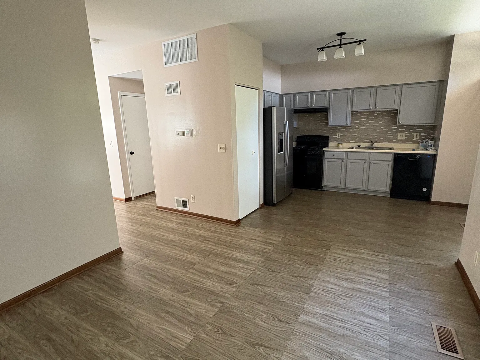 3 bed, 2.5 bath, 1398 sqft, $3,000 — Photo 3