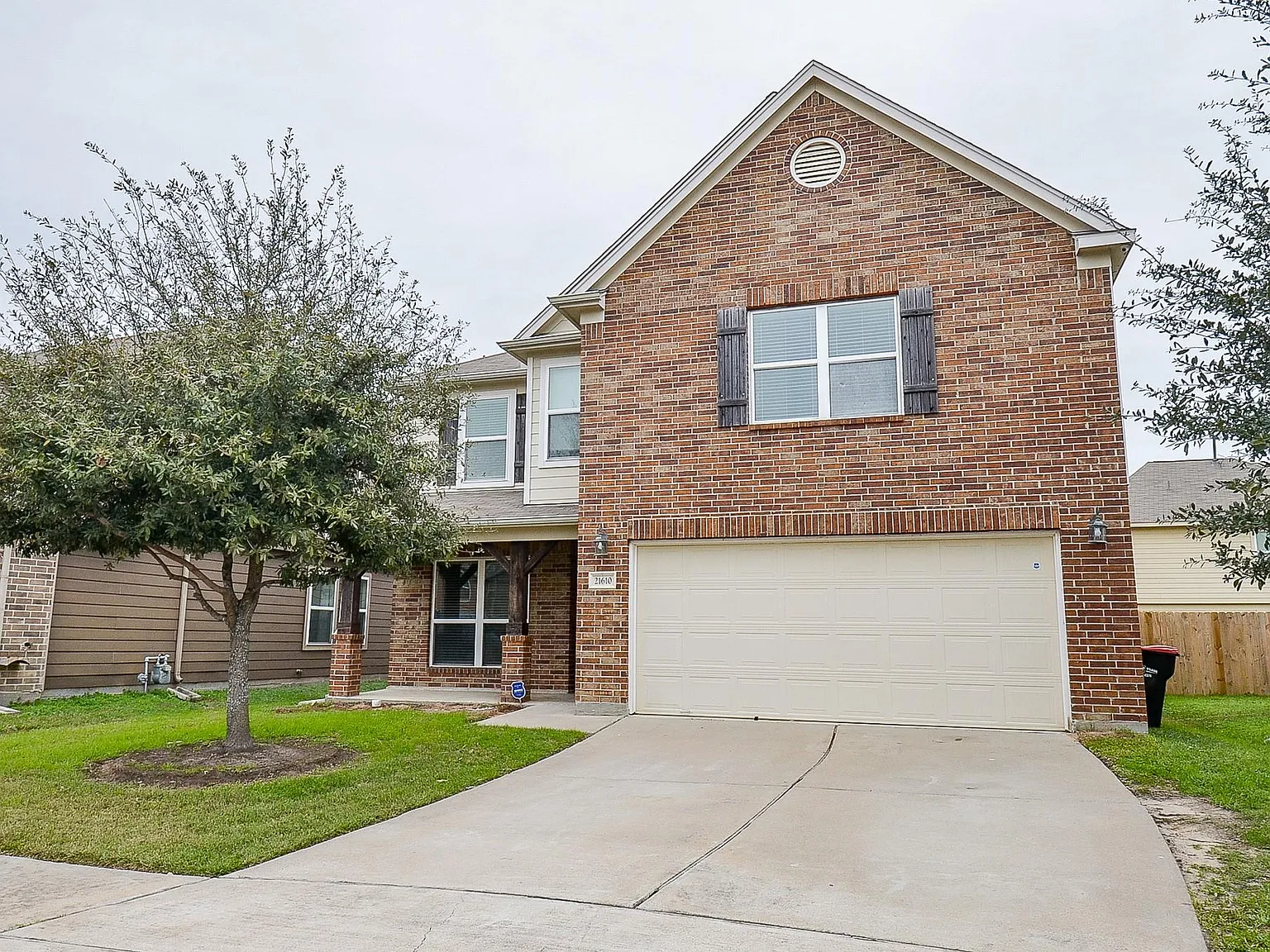 4 bed, 2.5 bath, 2122 sqft, $2,200 — Photo 1