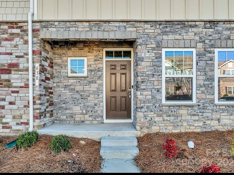 638 Sagecroft Ln #43 — Photo 1