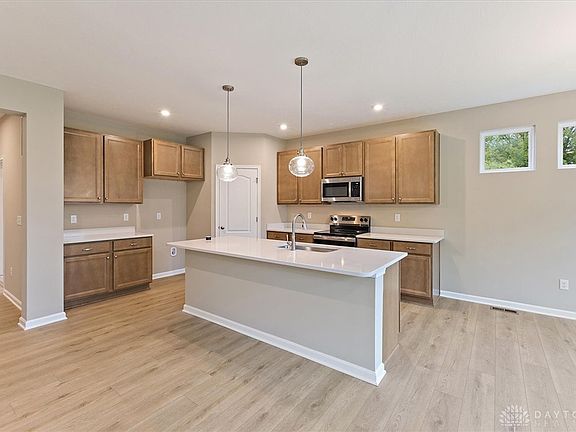 2nd image of 404 Snowdrop Dr
