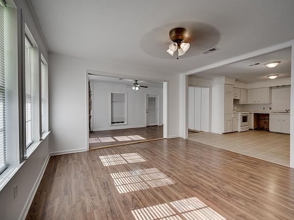 5th image of 625 Cheryl Ln