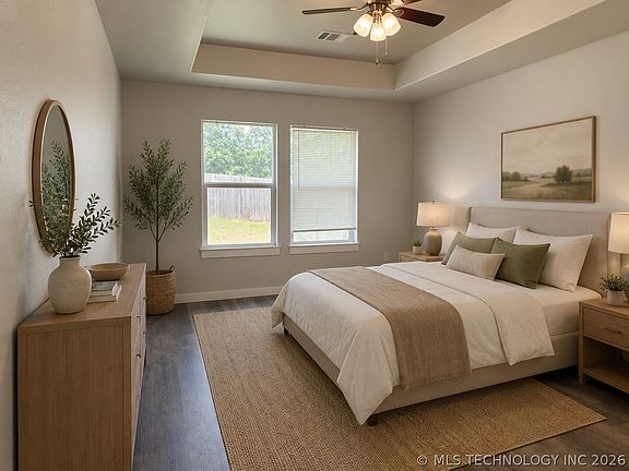 4th image of 100 Watch Hill Dr