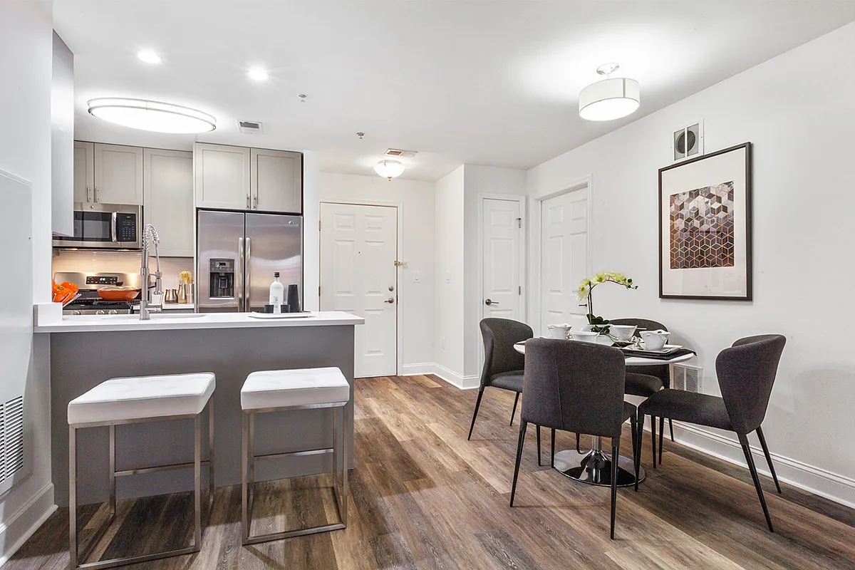 2 bed, 970 sqft, $3,424 — Photo 2