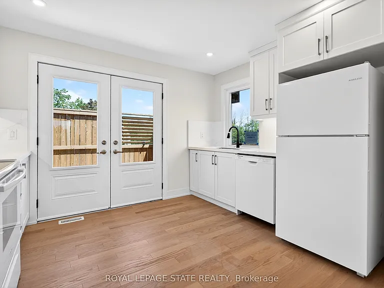 8 Cornell Ave #UPPER — Photo 18