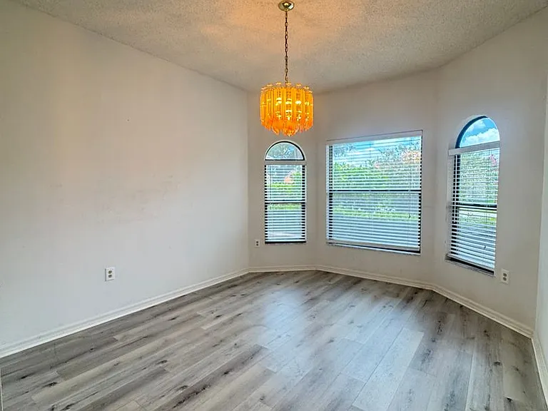 6077 Marella Dr — Photo 17