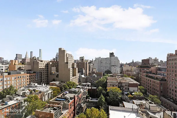 Sold by Sotheby's International Realty | media 6